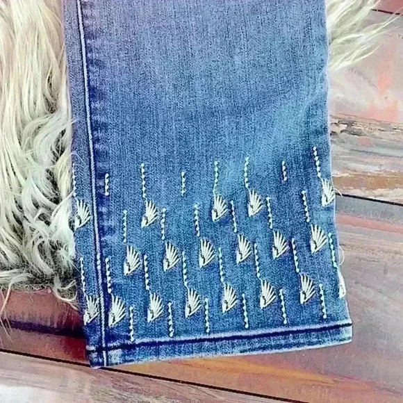 Not Your Daughters Jeans Slim Ankle Lift and Tuck Technology Embroidered Jeans - Picture 5 of 11